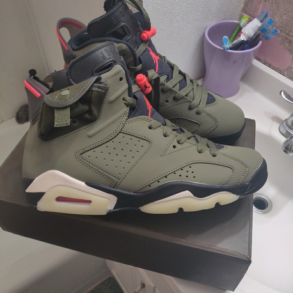 travis scott jordan 6 size 9